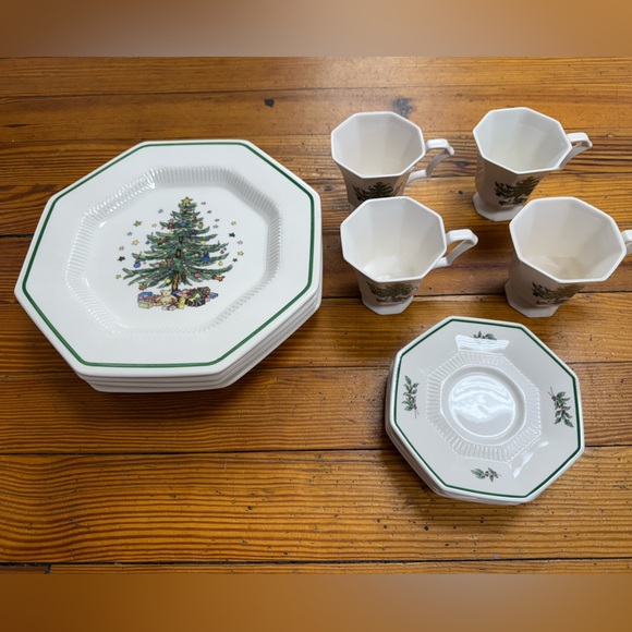 Other - Nikko Classic Collection Christmas Tree Dinnerware Set